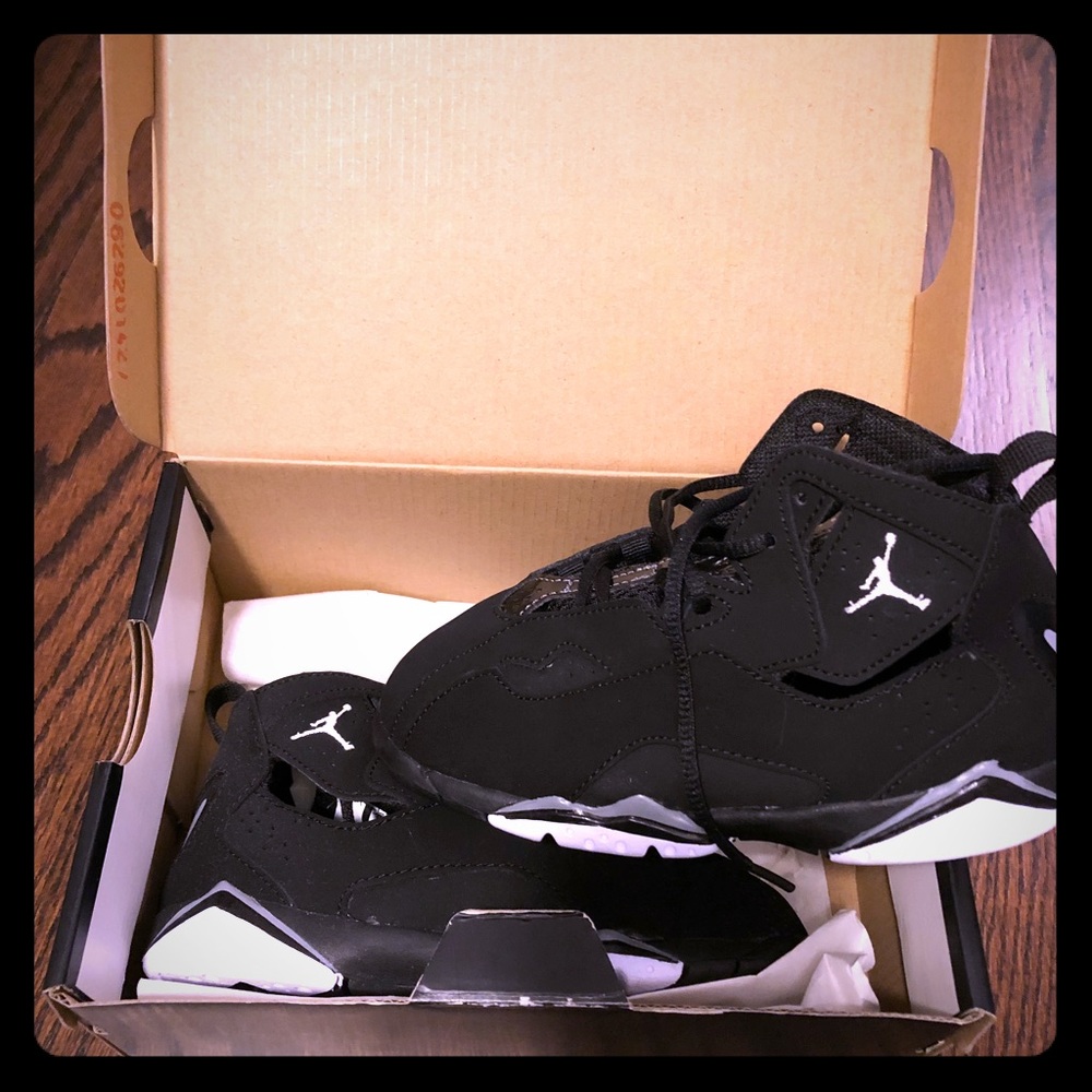 NWT JORDAN True flight BT size 10